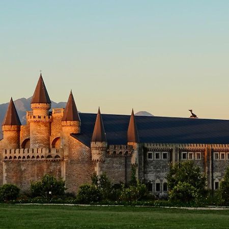 Bygracealone Manor Hotel Outeniekwa Bagian luar foto