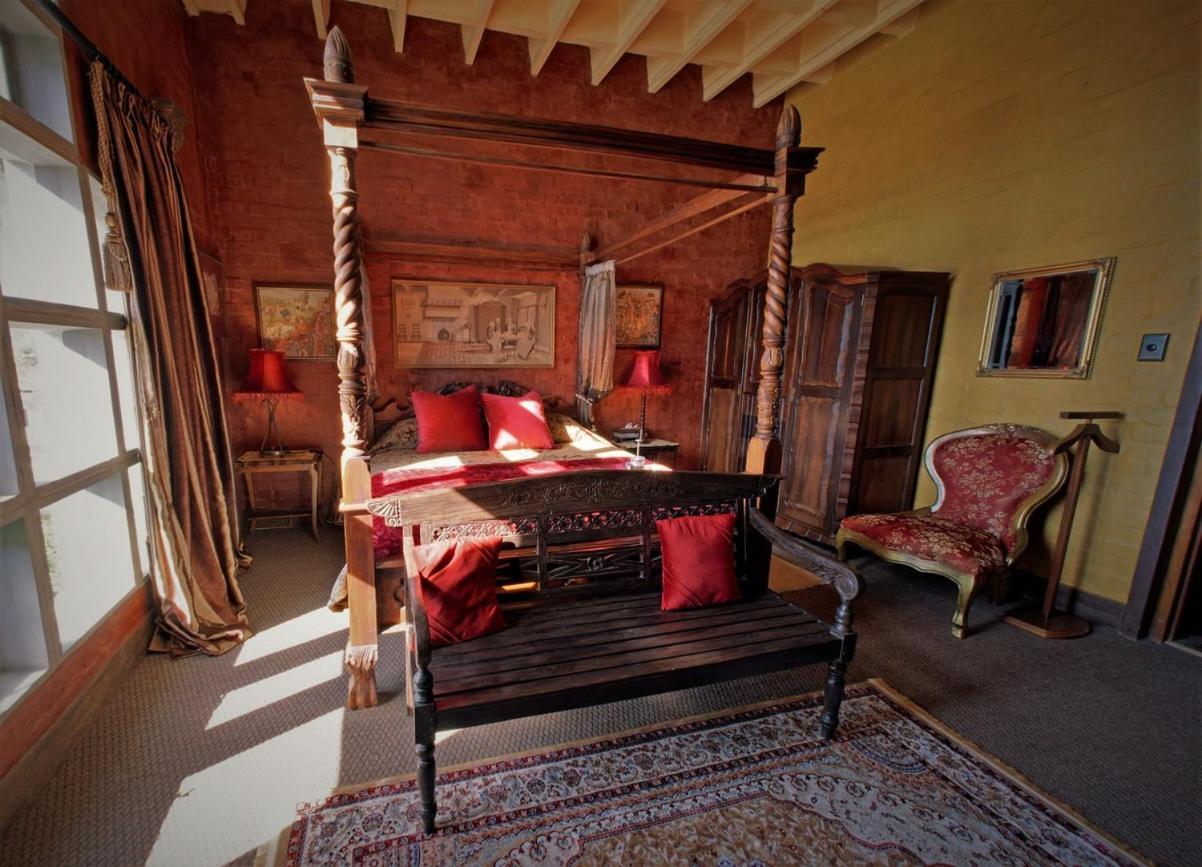 Bygracealone Manor Hotel Outeniekwa Bagian luar foto