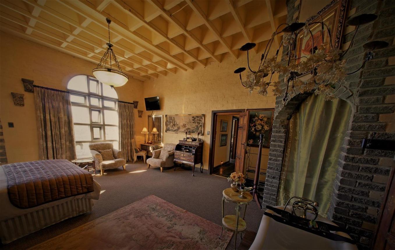Bygracealone Manor Hotel Outeniekwa Bagian luar foto