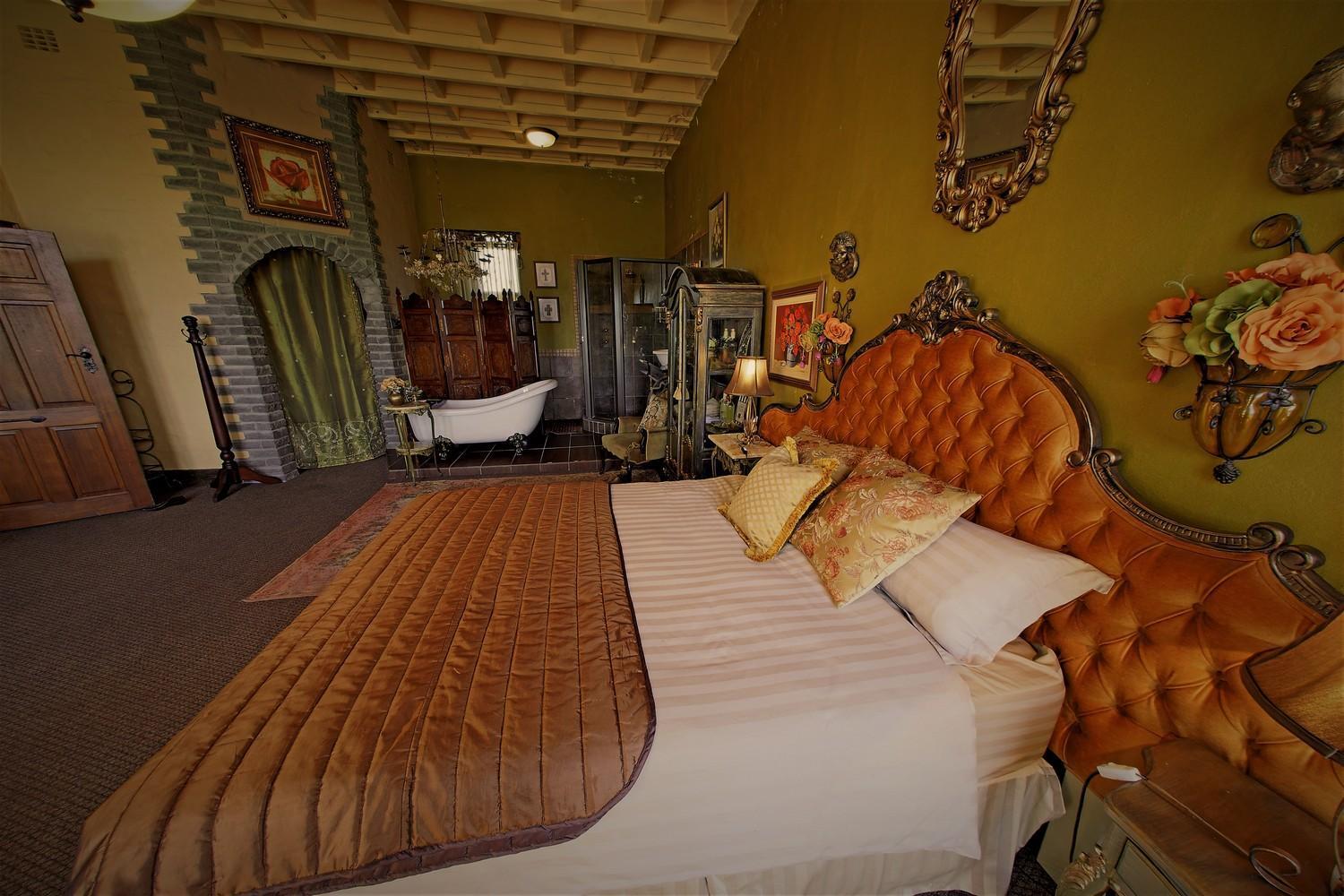 Bygracealone Manor Hotel Outeniekwa Bagian luar foto
