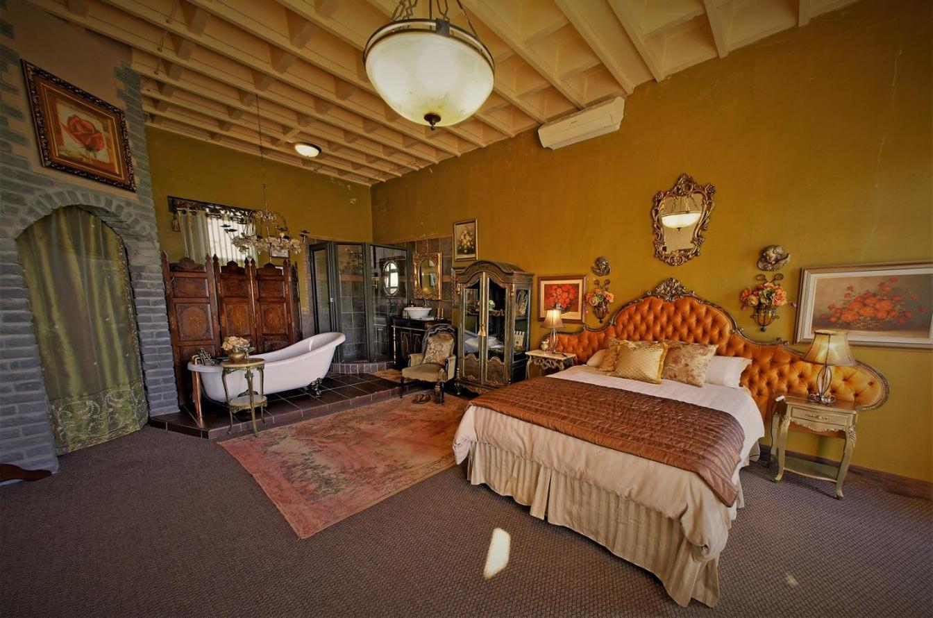 Bygracealone Manor Hotel Outeniekwa Bagian luar foto