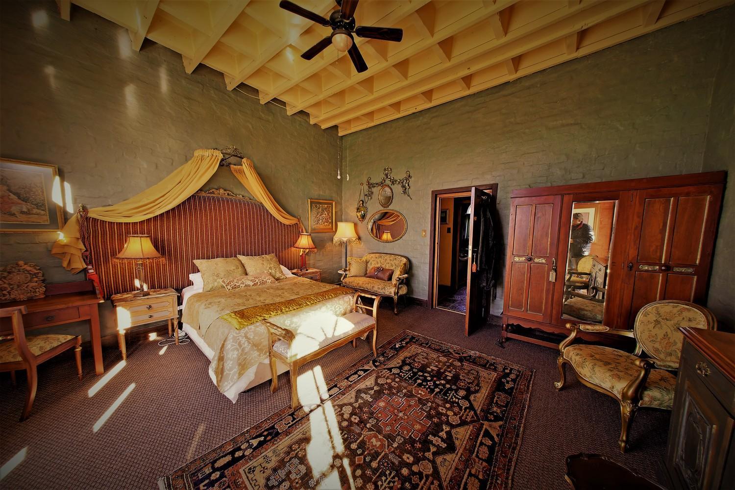 Bygracealone Manor Hotel Outeniekwa Bagian luar foto