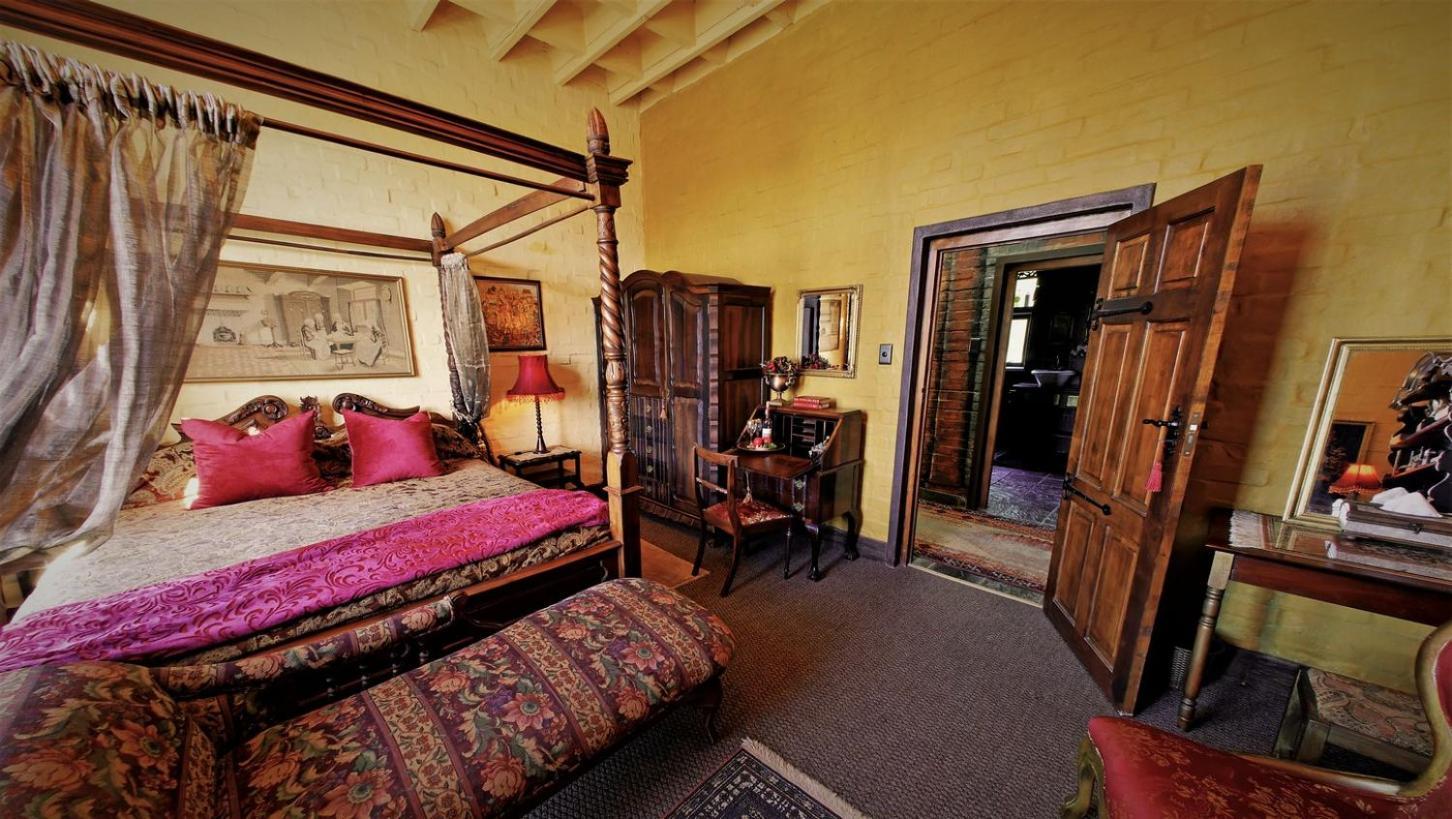 Bygracealone Manor Hotel Outeniekwa Bagian luar foto