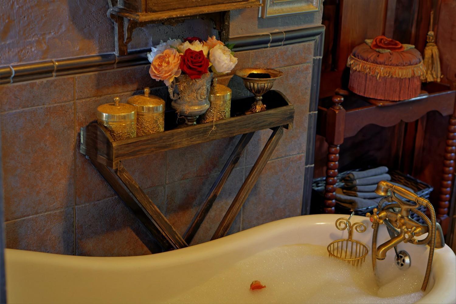 Bygracealone Manor Hotel Outeniekwa Bagian luar foto