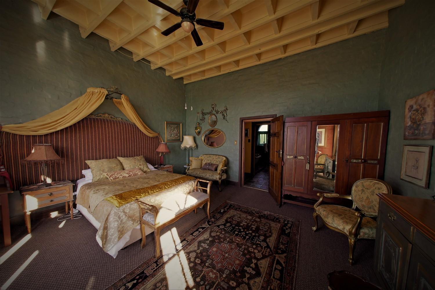 Bygracealone Manor Hotel Outeniekwa Bagian luar foto