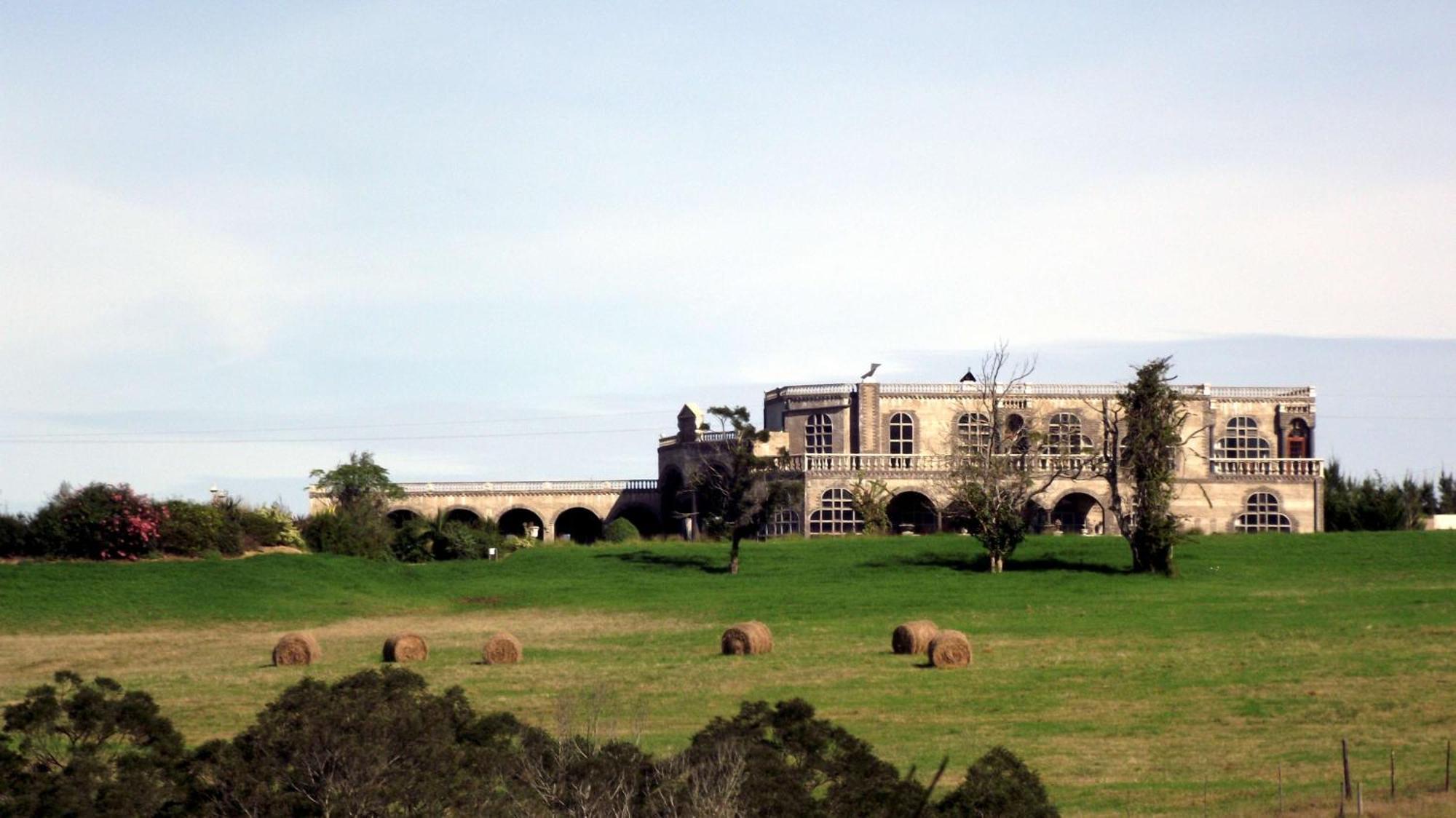 Bygracealone Manor Hotel Outeniekwa Bagian luar foto