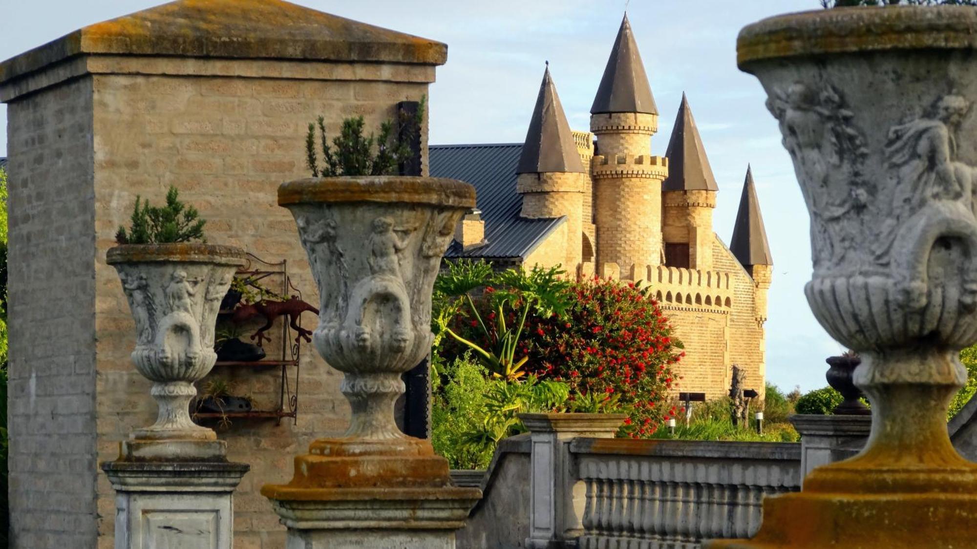 Bygracealone Manor Hotel Outeniekwa Bagian luar foto
